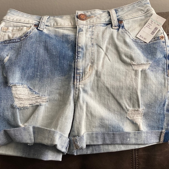 Shorts - Picture 1 of 2